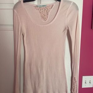 Light pink Maurice’s skinny long sleeve top.